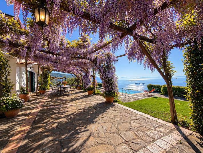 Amore Rentals - Villa Raffaella con Piscina Privata e Vista Mare in Massa Lubrense, Sorrento Coast