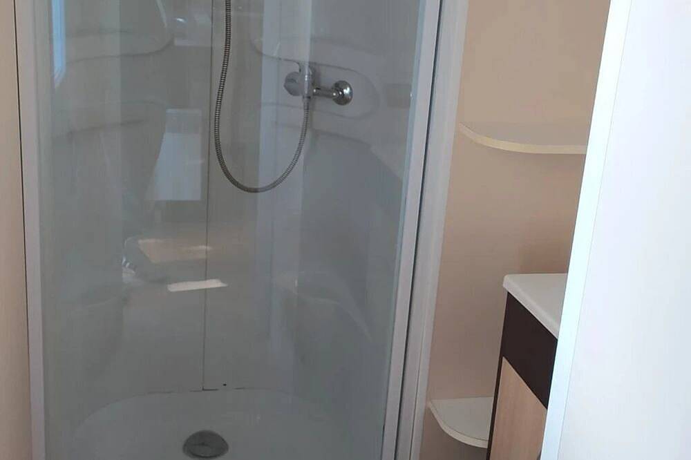Zecamping 3 étoiles piscine animations locatif 38m2 6 pers in Graissac, Argences en Aubrac