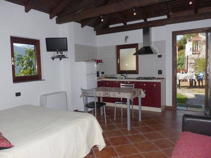 Gîte pour 2 personnes, avec vue ainsi que jardin et vue sur le lac dans Pettenasco - 2