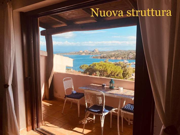 Gîte pour 4 personnes, avec terrasse ainsi que vue et piscine dans Cala Bitta