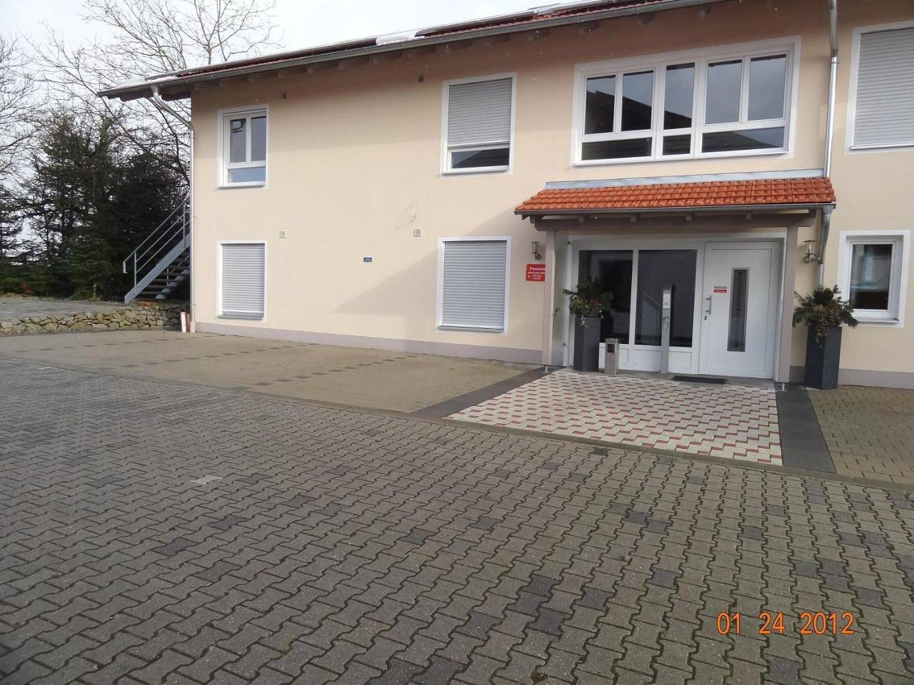 Single Room with Bathroom in Eggenfelden, Ostbayern