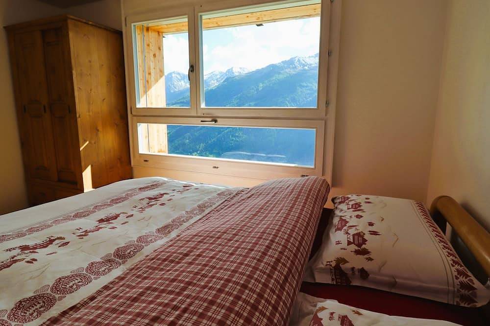 Extérieur: Detached chalet on 3 floors with magnificent views, for 4 people - approx. 80m2Interior: in Saint Luc, Anniviers