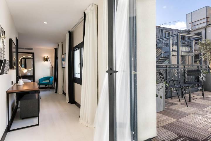 Hôtel pour 2 personnes, avec terrasse ainsi que sauna et piscine, animaux acceptés dans Gare Saint Lazare - 2