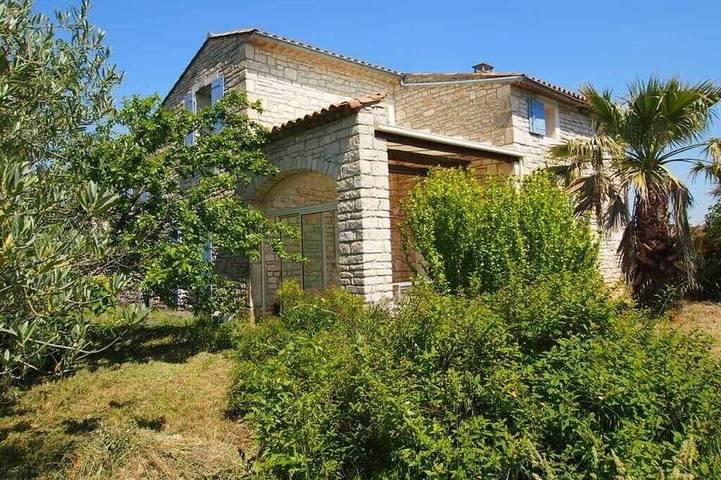 Location de vacances pour 8 personnes, avec jardin et terrasse à Le Garn