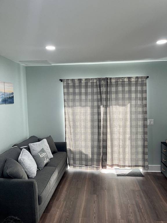 Clean Pet-Friendly Apartment Close to Everything in Hendersonville, Henderson County (NC)