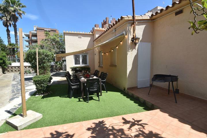 Villa für 12 Personen, mit Terrasse und Garten sowie Pool in Roses