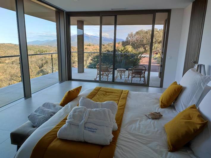 Chambre d’hôte pour 2 personnes, avec Balcon et Terrasse ainsi que Jacuzzi et Jardin