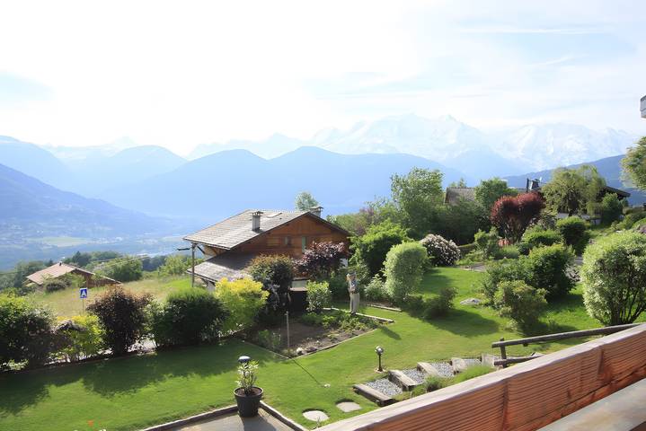 Ganze Wohnung, Ferienwohnung 'T3 - Le Miroir Du Mont Blanc' mit Seeblick, Balkon und WLAN in Sallanches, Pays du Mont-Blanc