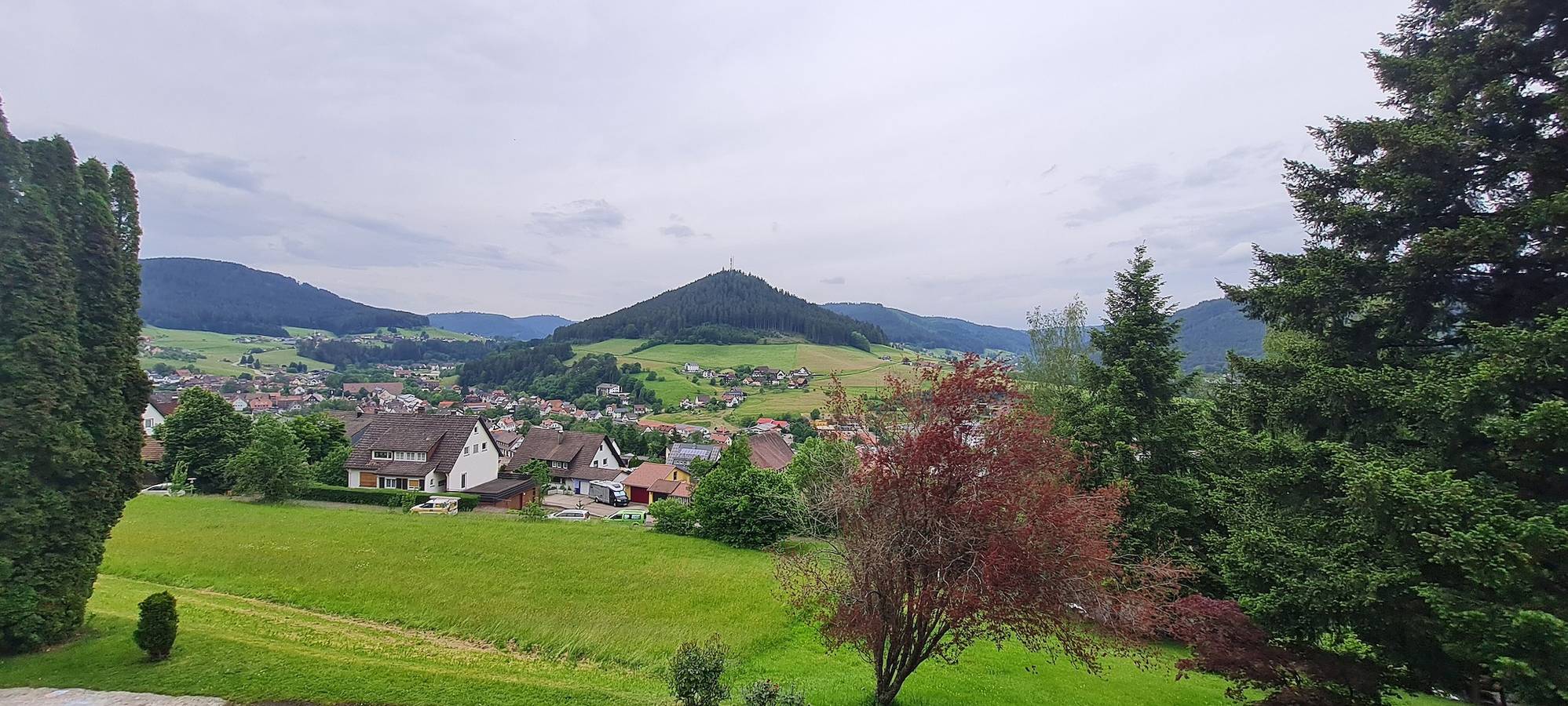 Estudio entero, Estudio 'Apartamento Vacacional en la Selva Negra' con vistas a la montaña, terraza comunitaria y Wi-Fi in Baiersbronn, Selva Negra Central