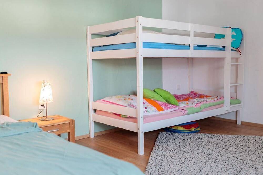 Ganze Wohnung, Ferienwohnung Schäfer - 4-Bett-Ferienwohnung, 2x Du/Wc, 2 Schlafräume in Gillenfeld, Vulkaneifel