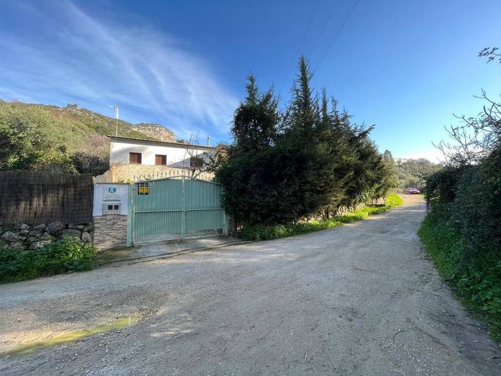 Apartamento para 6 personas, con Terraza y Jardín además de Piscina y Vistas en Ubrique