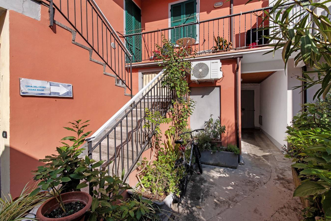 Casa vacanze "Casa del Cedro" con vista lago, balcone e Wi-Fi in Lecco, Prealpi Bergamasche Occidentali