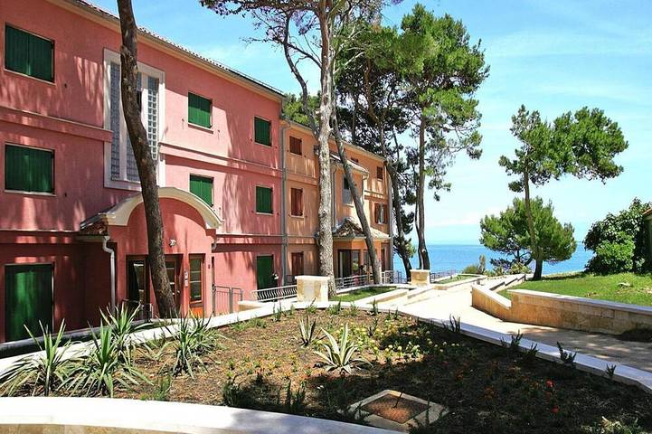 Ferienwohnung für 4 Personen, mit Sauna und Balkon sowie Pool und Whirlpool, mit Haustier in Veli Losinj