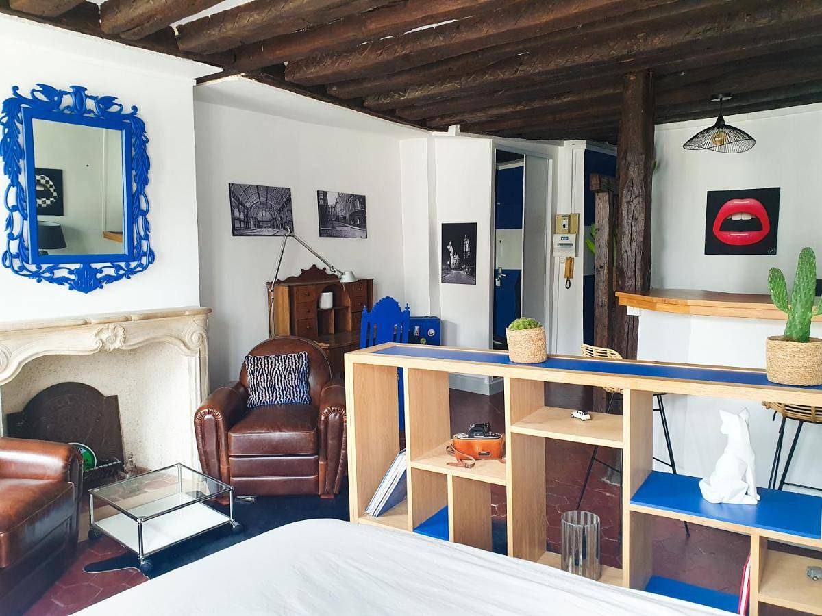 Appartement entier, Exigehome-Grand studio en centre ville - 300 m du Rer A in Saint-Germain-en-Laye, Yvelines