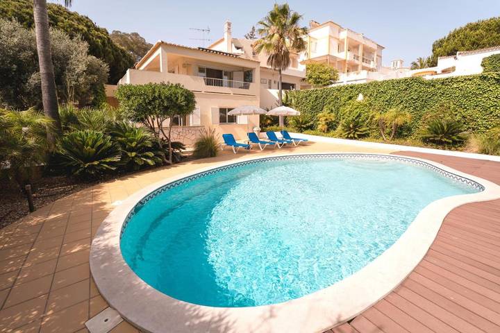 Villa voor 19 personen, with Terras and Tuin as well as Zwembad in Praia da Oura