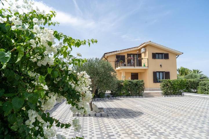 Ferienhaus für 11 Personen, mit Pool und Ausblick sowie Garten