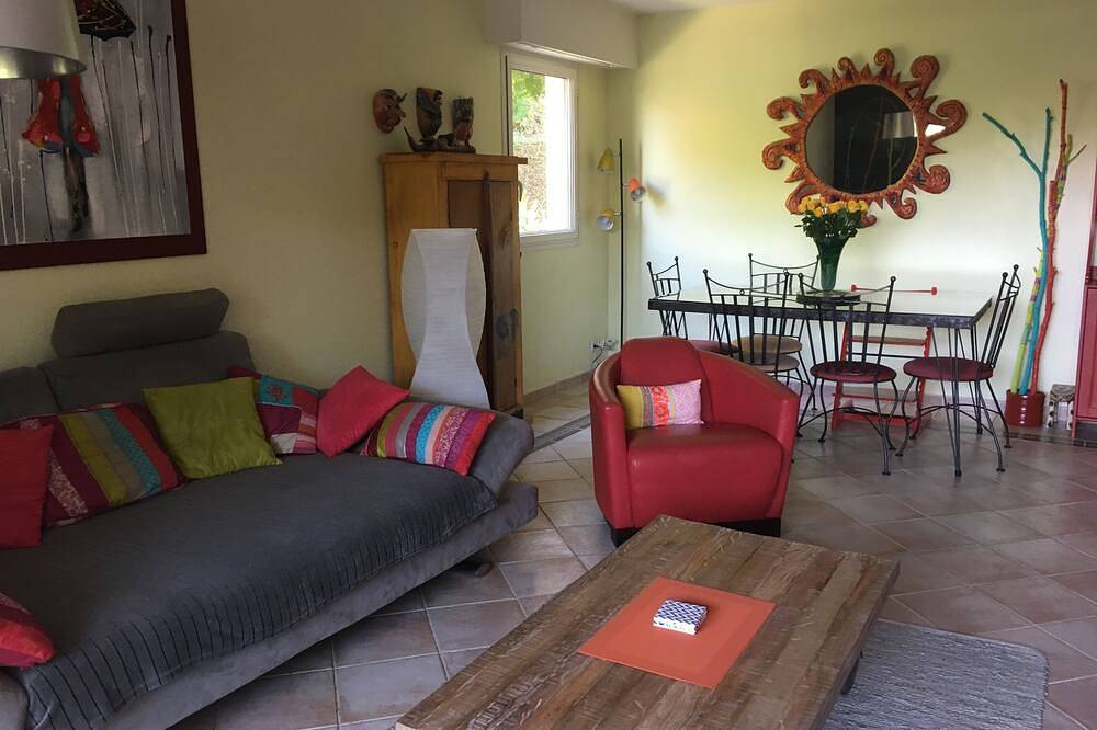 Entire apartment, Superb golf apartment with swimming pool + tennis court in Valbonne, Cannes region
