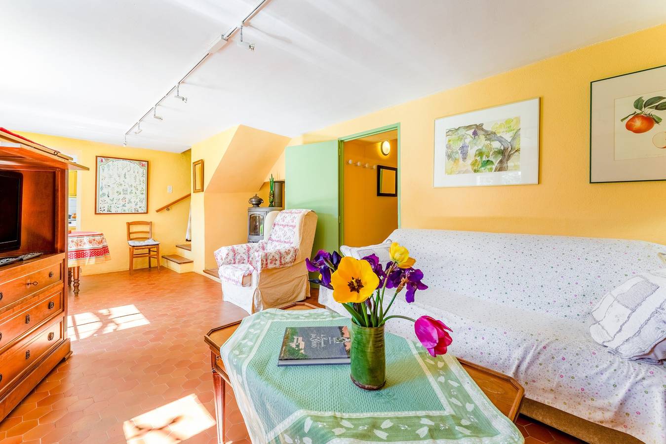 Holiday Home 'La Tonnelle' with Mountain View, Wi-Fi and Air Conditioning in Malaucène, Parc naturel régional du Mont-Ventoux