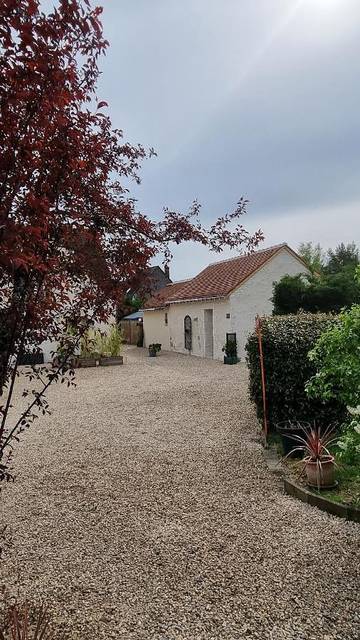 Gîte pour 6 personnes, avec jacuzzi ainsi que jardin et piscine, adapté aux familles à Mosnes