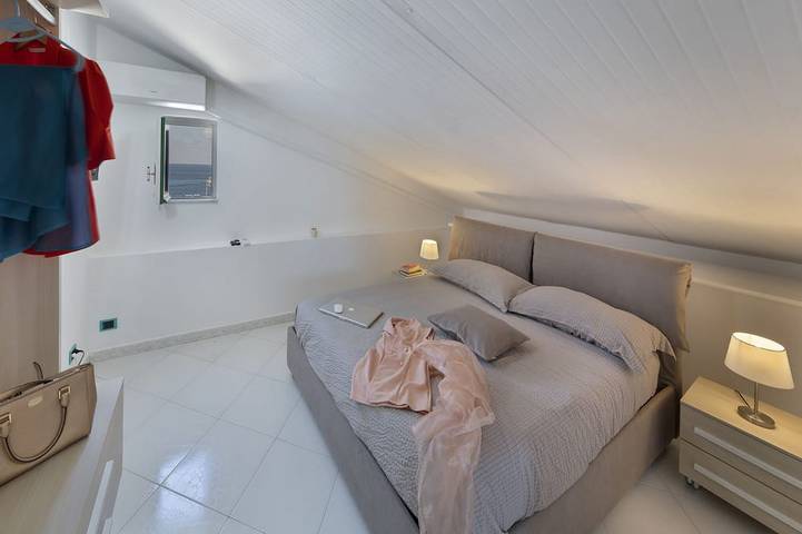 Ganze Wohnung, Relais del Mare - mit Terrasse zum Meer in Massa Lubrense, Sorrento Coast