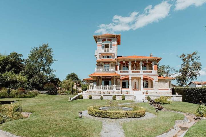 Villa pour 15 personnes, avec jacuzzi ainsi que jardin et balcon à Lanton