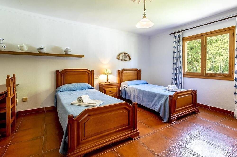 Finca Alegra per 6 persone, di cui max. 4 adulti, piscina, internet gratuito, in Pollença Città, Pollença