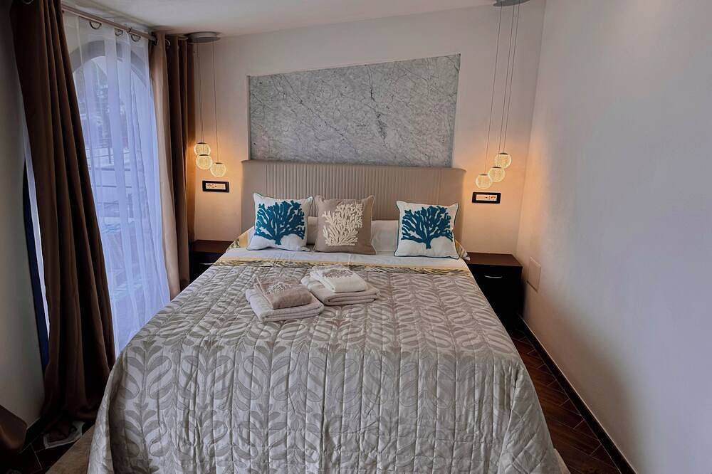 Oripascal Suite & Relax - Room Libeccio Superior\naccogliente Elegante Funzionale in Foxi, Campidano