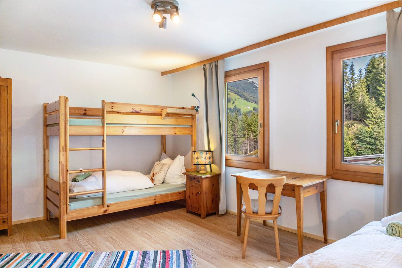 Zimmer '5' mit Bergblick, gemeinsamer Terrasse und Wlan in Hainzenberg, Zillertaler Alpen
