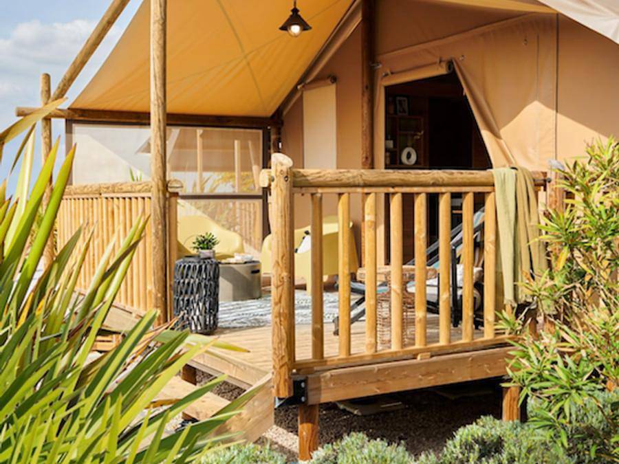 Camping Sites et Paysages - Le Petit Bois - Wohnzelt auz holz 4 personen - Jungle Lodge 2Zi - Bad in Ruoms, Ardèche