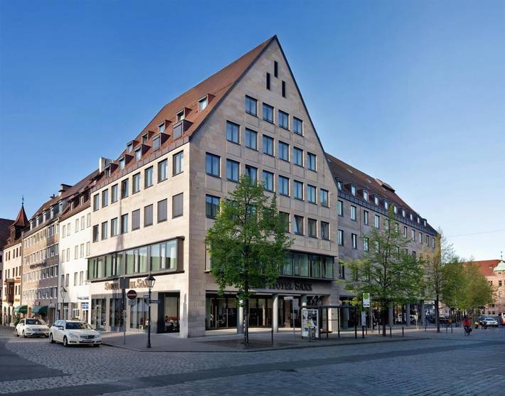 Hotel für 3 Personen, mit Ausblick in Nuremberg Christmas Market