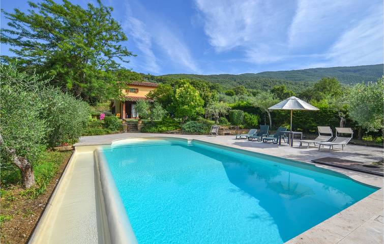 Appartamento moderno con parcheggio, piscina e giardino in Scanizza, Cortona