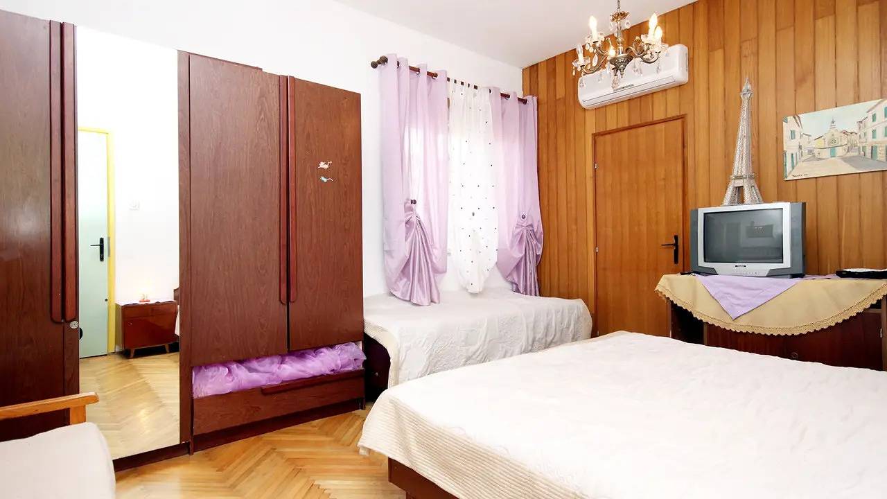 Apartamento vacacional entero, Apartamento de vacaciones para 3 personas con terraza in Jelsa, Hvar (isla)