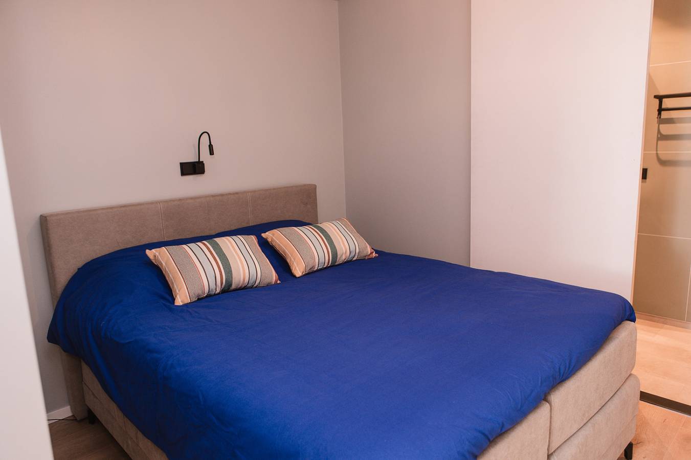 Ganze Wohnung, Charmantes 2P-Apartment auf einem Minicampingplatz im Nationalpark Weerribben-Wieden in Ossenzijl, Nationalpark Weerribben-Wieden
