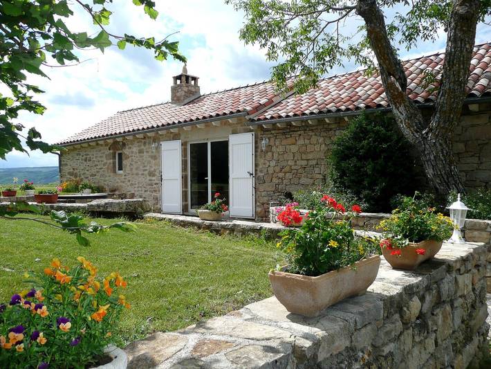 Gîte pour 5 personnes, avec terrasse ainsi que jardin et piscine à Castelnau-Pégayrols - 3