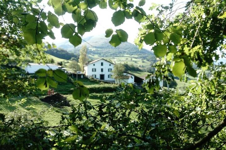 Location de vacances pour 5 personnes, avec jardin et terrasse à Uhart-Cize