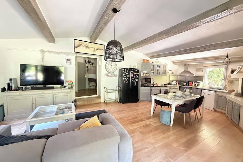Charmante maison mitoyenne 2 chambres avec jardin à 15 min d’Avignon. in Althen-des-Paluds, Vaucluse