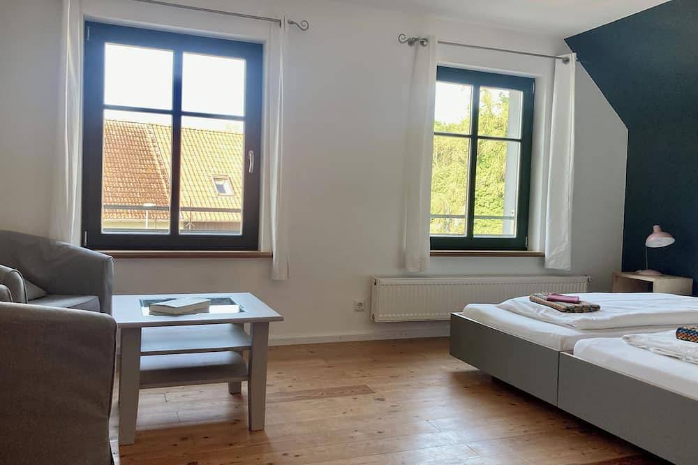 Helle Gästewohnung in der Dorfmitte mit riesigem Garten unweit der Havelquelle in Ankershagen, Müritz