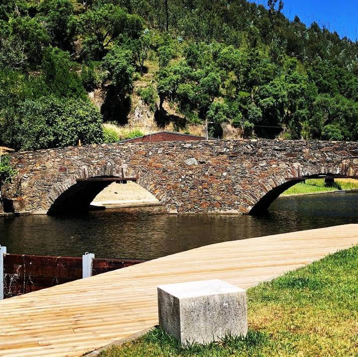 Location de vacances pour 10 personnes, avec Terrasse ainsi que Jardin et Vue dans Alvares