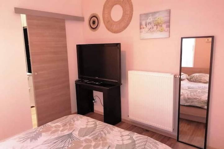 Location de vacances pour 6 personnes, avec piscine et jardin, animaux acceptés dans Val-d'Izé - 2