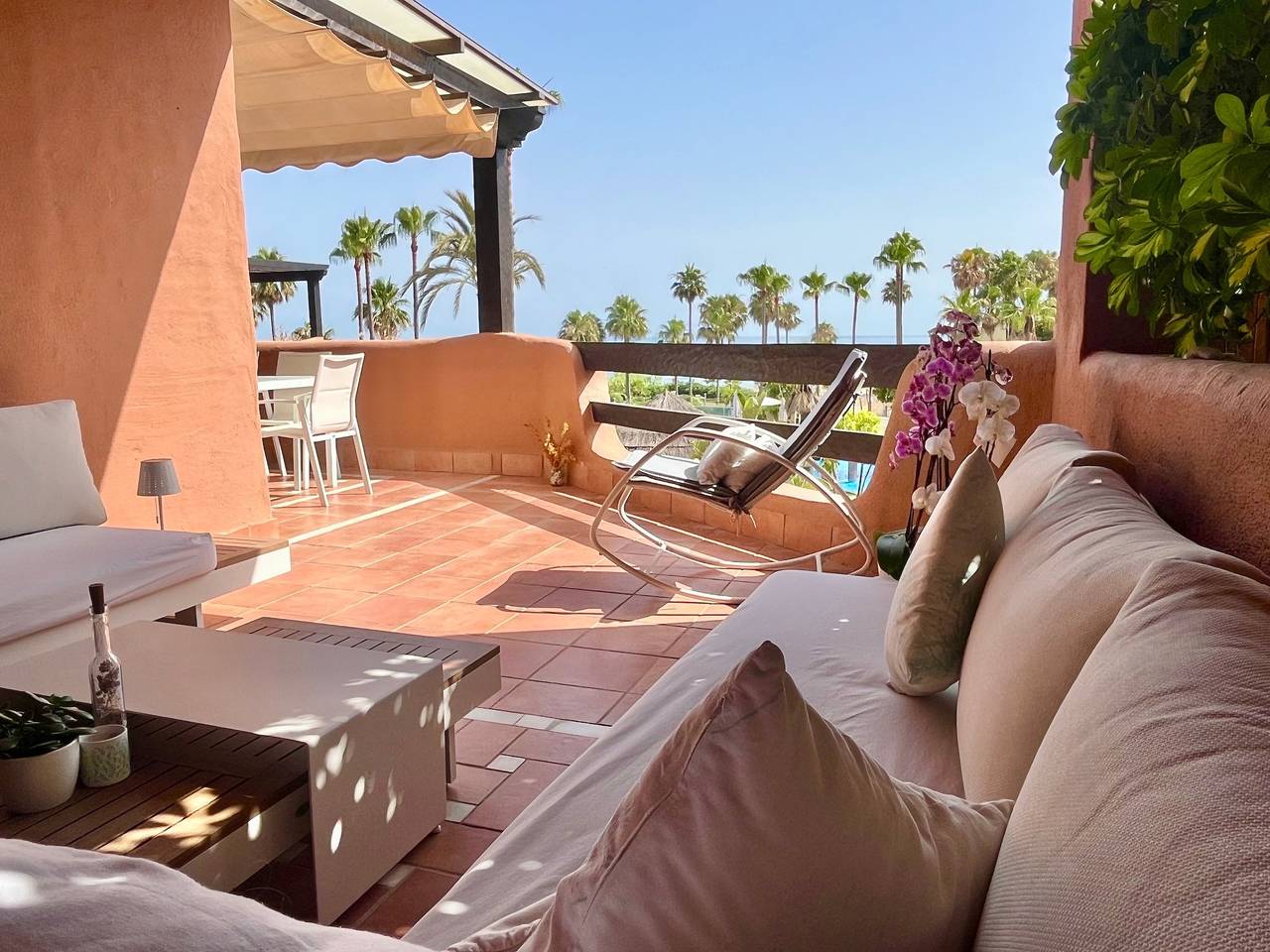 Ganze Wohnung, Strandapartment mit Meerblick in Estepona in Reinoso, Estepona