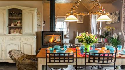 Gîte pour 8 personnes, avec jardin ainsi que terrasse et sauna à Doische