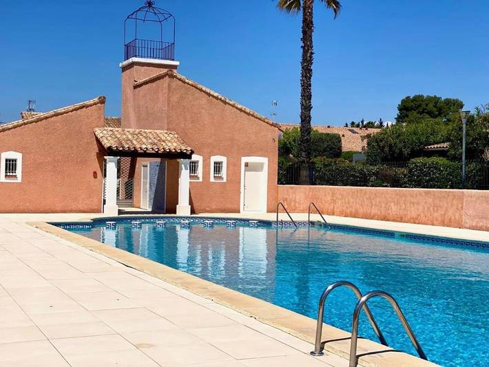 Appartement de vacances pour 4 personnes, avec terrasse et piscine