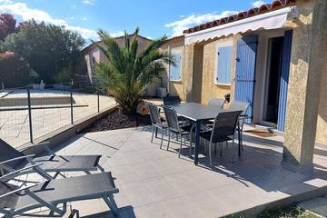 Gîte pour 6 personnes, avec piscine ainsi que jardin et terrasse à Saint-Quentin-la-Poterie