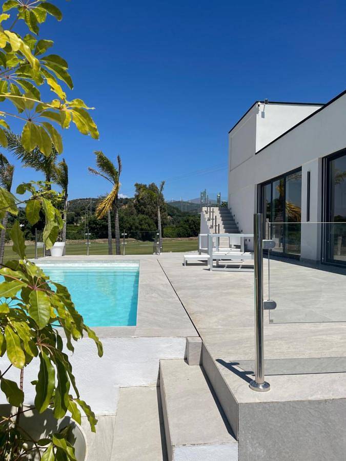 Villa voor 6 personen, with uitzicht and tuin as well as zwembad, met huisdier in San Roque