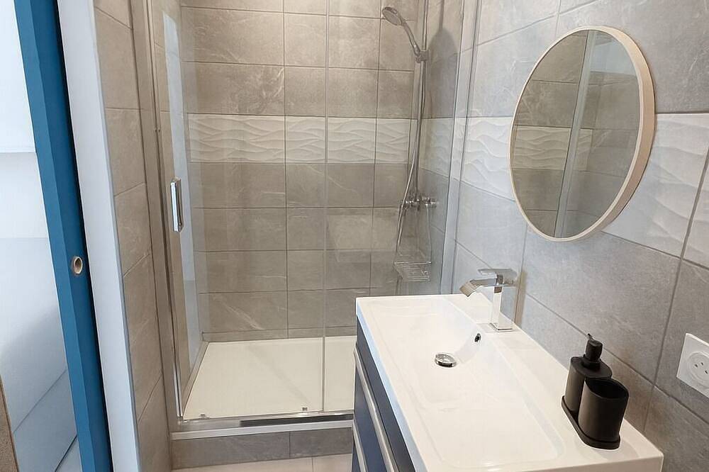 Entire apartment, Set of 3 private studios - ideal for families & groups - 6 travellers in Trans-en-Provence, Draguignan region