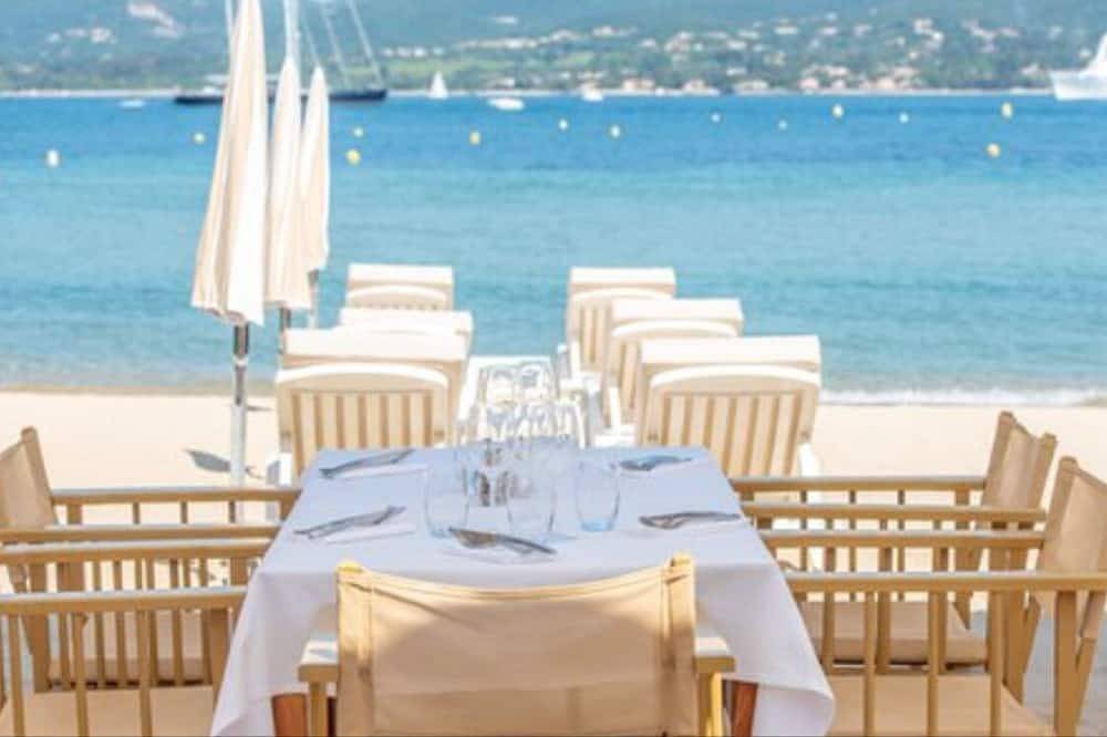 Saint-Tropez House with garden, 2 bedrooms sleeps 5, beach 50 m. in Gassin, Draguignan region