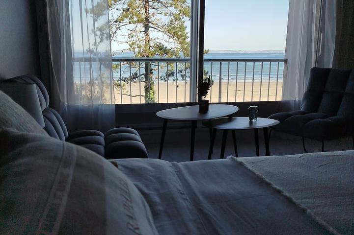 Entire apartment, Remarkable residence facing the wonderful Bay of Douarnenez! in Douarnenez, Iroise