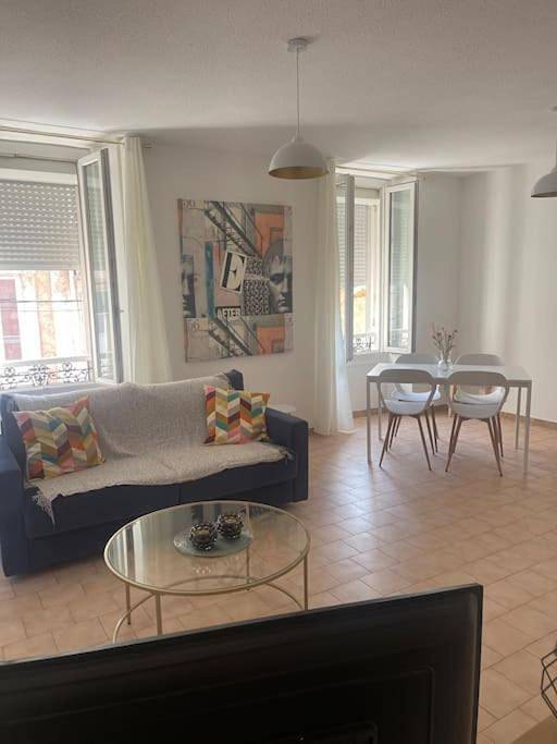 Appartement entier, One-Bedroom Apartment in Port-de-Bouc, Côte méditerranéenne (France)