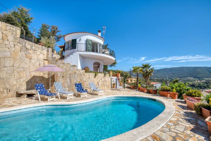 Ferienhaus für 6 Personen, mit Meerblick und Balkon sowie Terrasse und Garten in Calonge