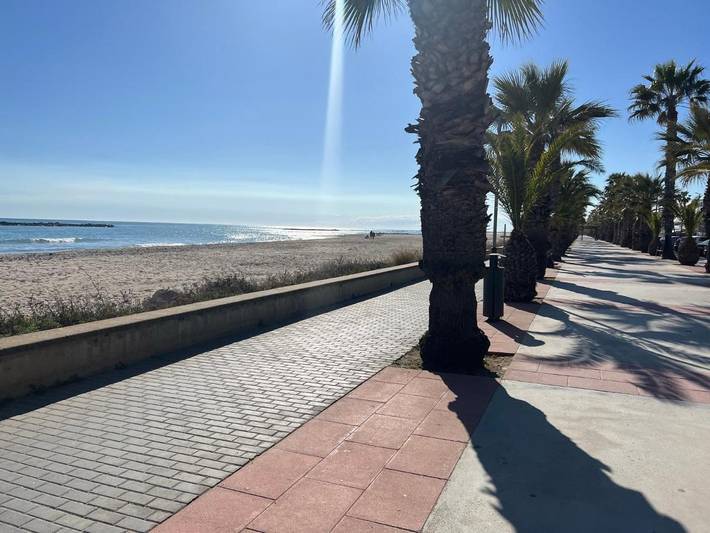 Location de vacances pour 8 personnes, avec Balcon et Terrasse ainsi que Jardin et Piscine à Cubelles - 3